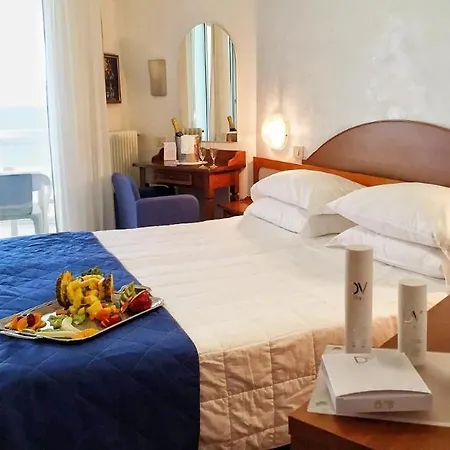 Hr Senigallia, Già Ritz Hotel