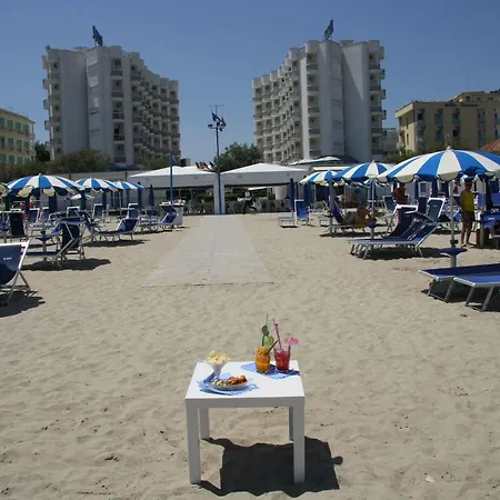 Hr Senigallia, Già Ritz Hotel 4*