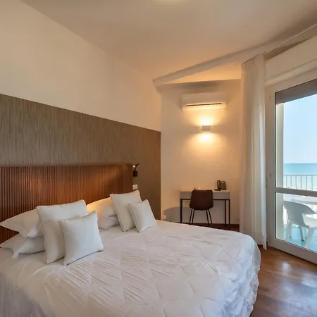 酒店 Hr 西尼加利亚