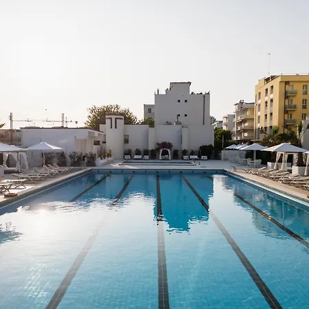 Hr Hotel 4*